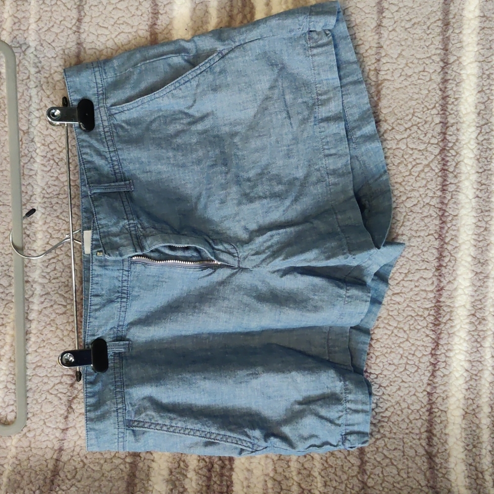 Gap shorts
